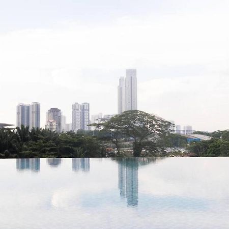 Seaview Condo Near Rf Mall, Food Court & Free Netflix Джохор-Бару Экстерьер фото